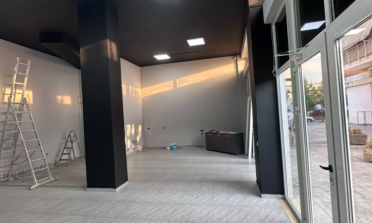 Shitet dyqan tek Spaku/270,000 euro