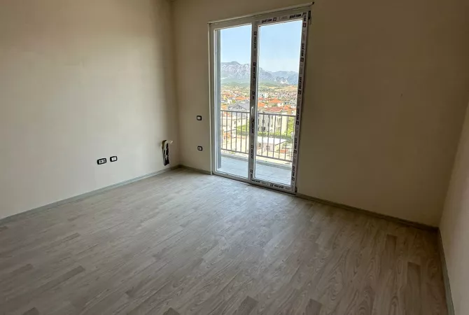 Shtepi ne shitje Apartament ne Tirane, 1+1, Mobilimi Bosh, pa mobiluar, Pagesa 56,000  Euro.