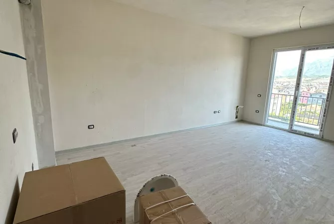 Shtepi ne shitje Apartament ne Tirane, 1+1, Mobilimi Bosh, pa mobiluar, Pagesa 56,000  Euro.