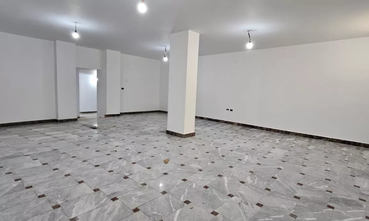 Jepet me qera ambjent biznesi ne Bllok/370,000 leke