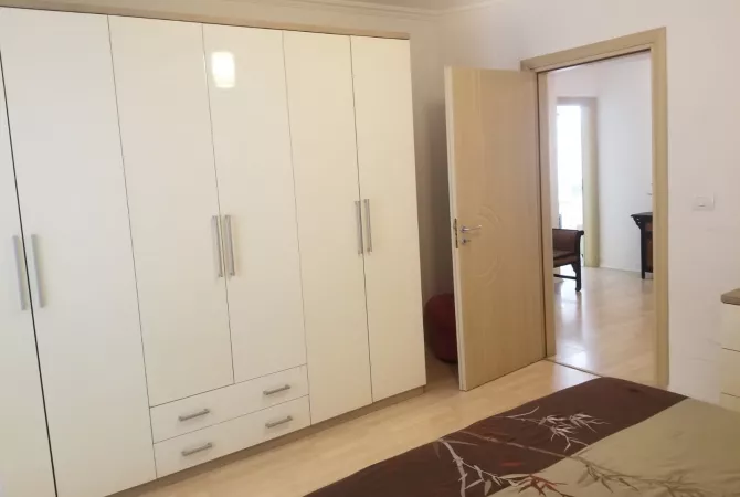 Jepet me qera apartament 2+1 ne Bllok/800 euro