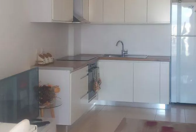 Jepet me qera  apartament 1+1 ne Yzberisht /400 euro