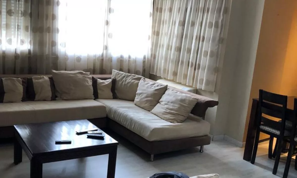 Shtepi me qera Apartament ne Tirane, 3+1, Mobilimi E mobiluar, Pagesa 1,000  Euro.