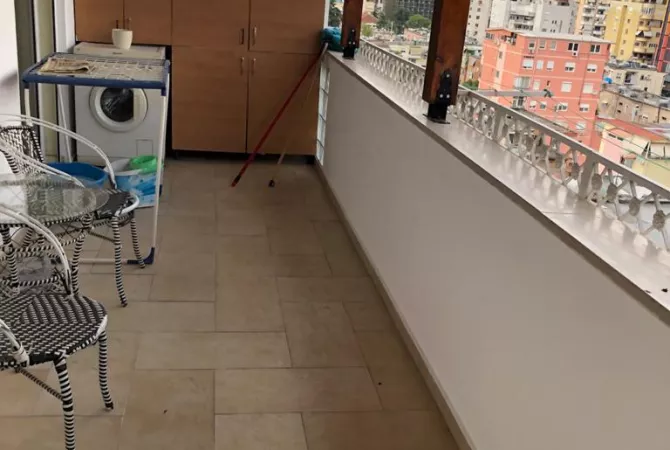 Shtepi me qera Apartament ne Tirane, 3+1, Mobilimi E mobiluar, Pagesa 1,000  Euro.