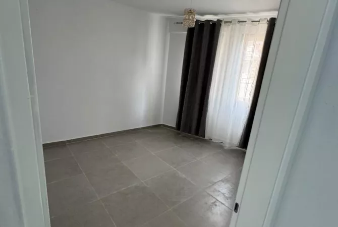 Shtepi me qera Apartament ne Tirane, 2+1, Mobilimi E mobiluar, Pagesa 70,000  Leke.