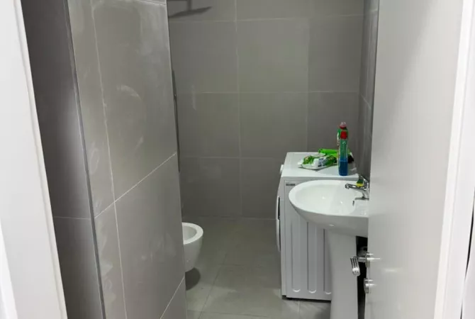 Shtepi me qera Apartament ne Tirane, 2+1, Mobilimi E mobiluar, Pagesa 70,000  Leke.