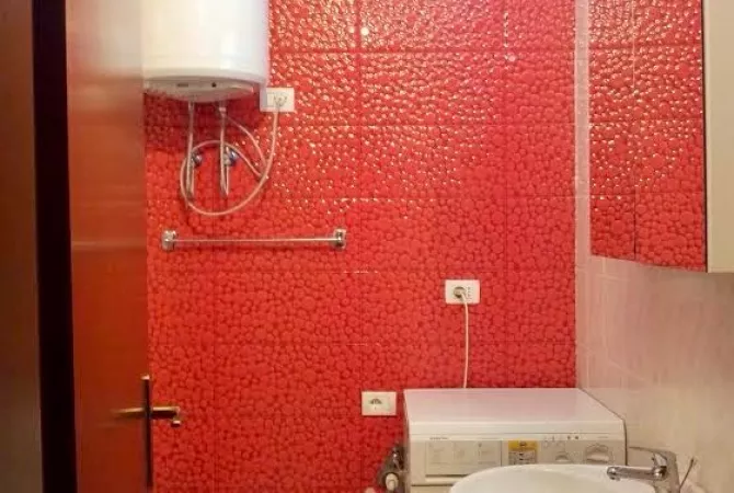 Shtepi me qera Apartament ne Tirane, 1+1, Mobilimi E mobiluar, Pagesa 50,000  Leke.