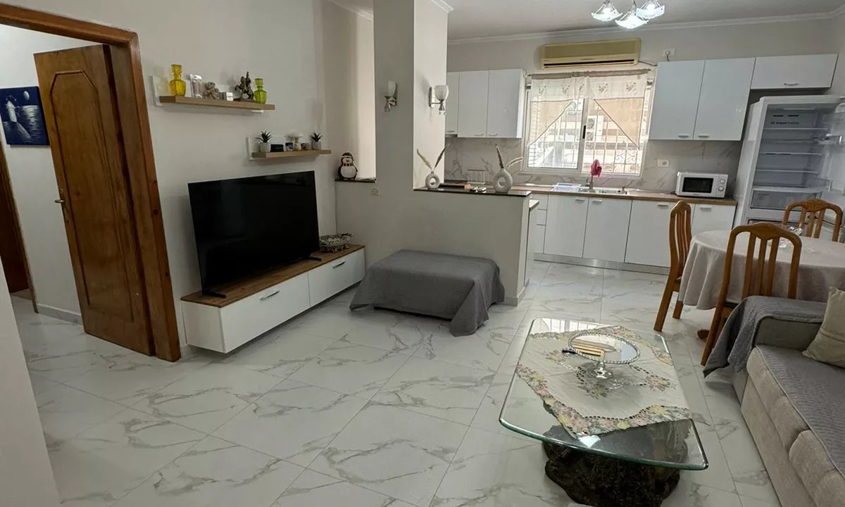 Shtepi me qera Apartament ne Tirane, 2+1, Mobilimi E mobiluar, Pagesa 650  Euro.