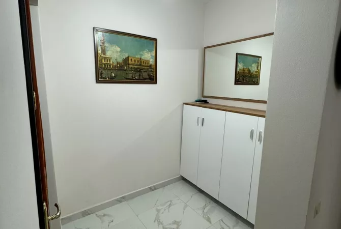 Shtepi me qera Apartament ne Tirane, 2+1, Mobilimi E mobiluar, Pagesa 650  Euro.