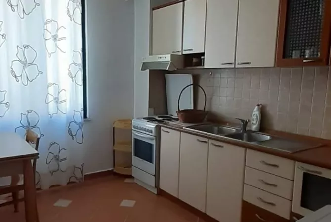 Shtepi me qera Apartament ne Tirane, 1+1, Mobilimi E mobiluar, Pagesa 600  Euro.