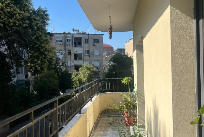 Shtepi me qera Apartament ne Tirane, 2+1, Mobilimi E mobiluar, Pagesa 70,000  Leke.
