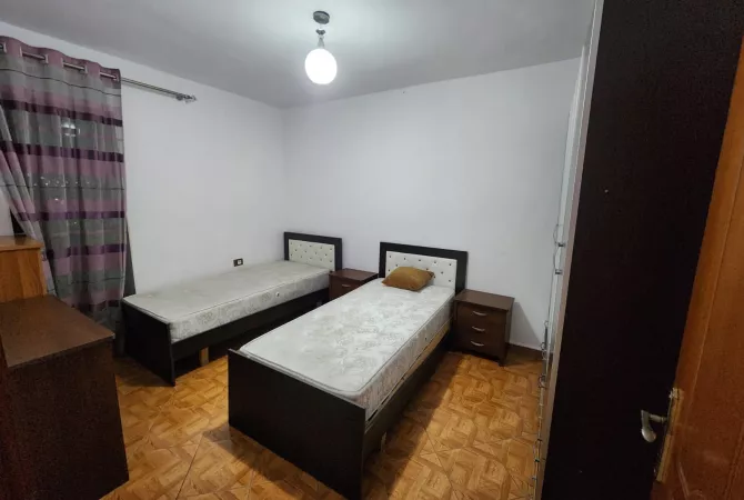 Shtepi me qera 2+1 ne Tirane - 40,000 Leke