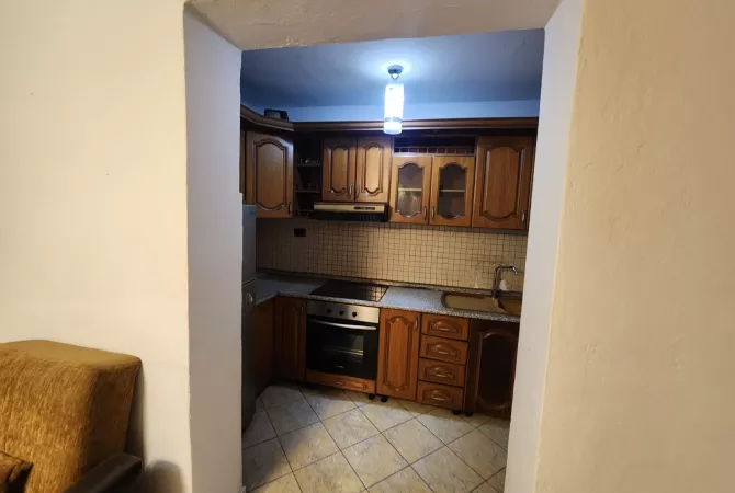 Shtepi me qera Apartament ne Tirane, 2+1, Mobilimi E mobiluar, Pagesa 40,000  Leke.