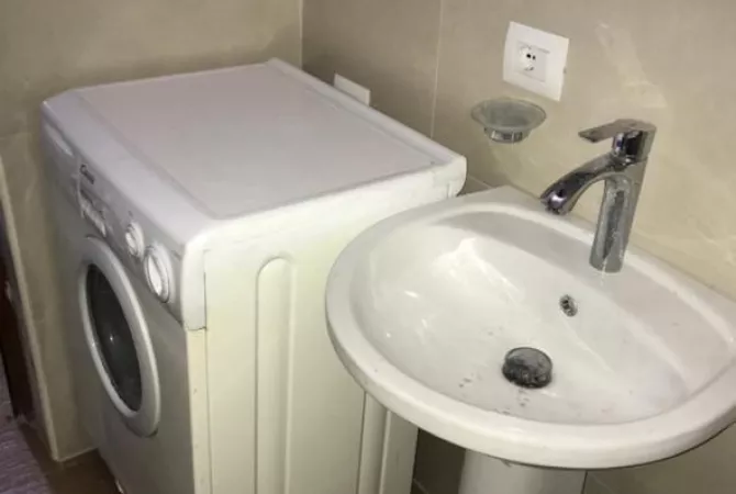 Shtepi ne shitje Apartament ne Tirane, Garsoniere, Mobilimi E mobiluar, Pagesa 55,000  Euro.