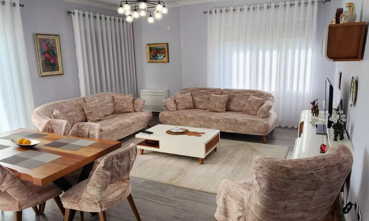 Shtepi me qera Apartament ne Tirane, 3+1, Mobilimi E mobiluar, Pagesa 1,500  Euro.