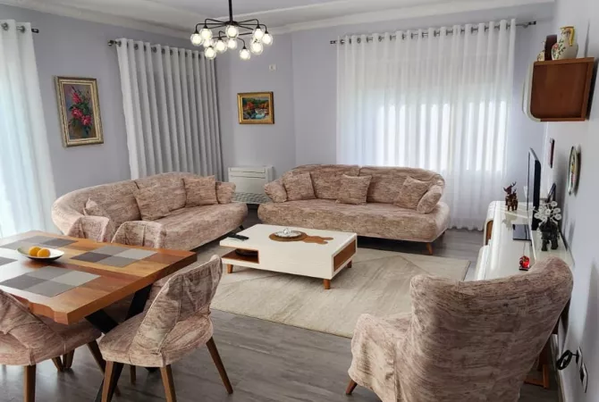 Jepet me qera apartament 3+1 tek Liqeni i Thate/1500 euro