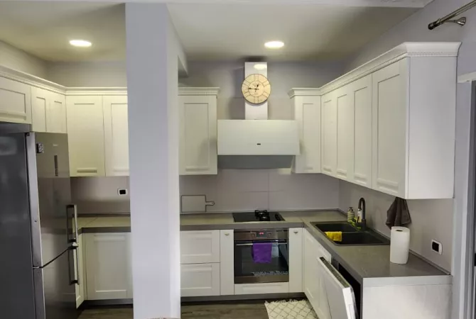 Shtepi me qera Apartament ne Tirane, 3+1, Mobilimi E mobiluar, Pagesa 1,500  Euro.