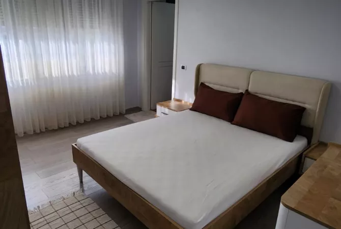 Shtepi me qera Apartament ne Tirane, 3+1, Mobilimi E mobiluar, Pagesa 1,500  Euro.