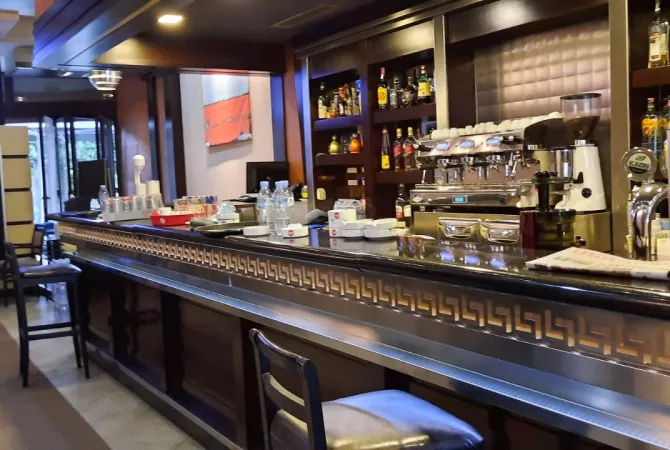 Shitet lokal tek Rruga e Barrikadave/370,000 euro