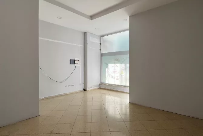 Shitet/jepet me qera dyqan Okazion tek Kodra e Diellit/220.000 Euro per shitje/1000 Euro per qera