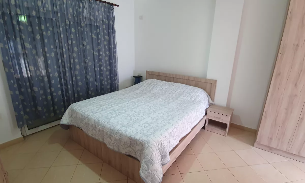 Shtepi ne shitje Apartament ne Tirane, 2+1, Mobilimi E mobiluar, Pagesa 154,000  Euro.