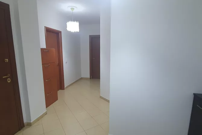 Shtepi ne shitje Apartament ne Tirane, 2+1, Mobilimi E mobiluar, Pagesa 154,000  Euro.