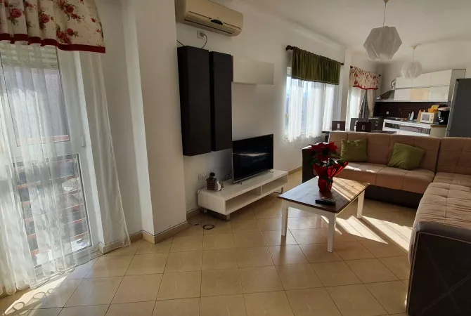 Shtepi ne shitje Apartament ne Tirane, 2+1, Mobilimi E mobiluar, Pagesa 154,000  Euro.
