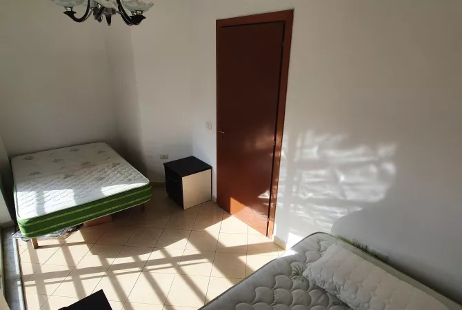 Shtepi ne shitje Apartament ne Tirane, 2+1, Mobilimi E mobiluar, Pagesa 154,000  Euro.