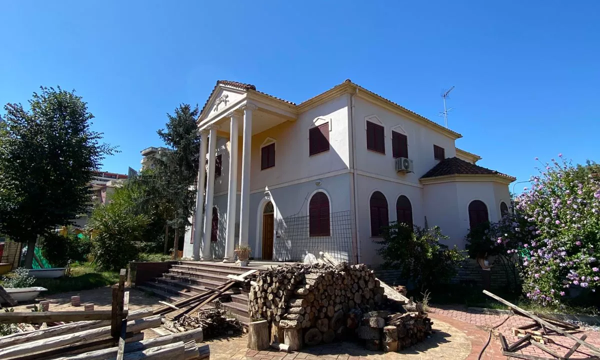 Luxury villas for rent in Tirana 7+1, Furnished