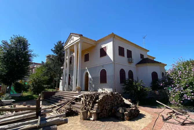 Vile me qira në Komunën e Parisit/5,000 euro