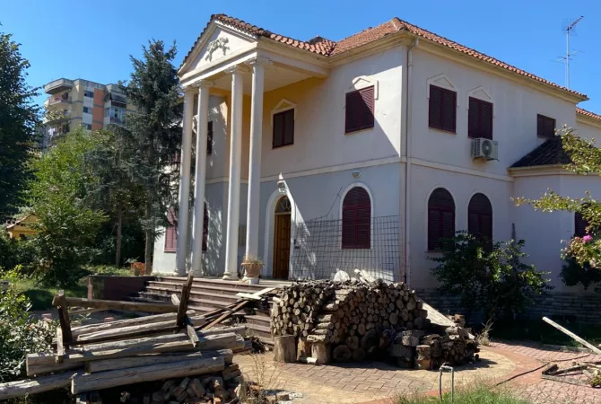 Luxury villas for rent in Tirana 7+1, Furnished