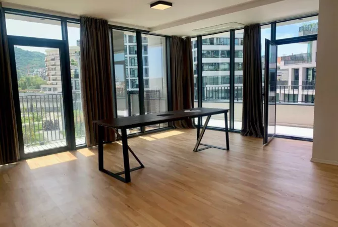 Jepet me qera apartament tek Lake View/1,850euro