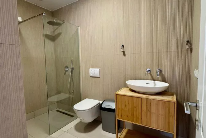 Jepet me qera apartament tek Lake View/1,850euro