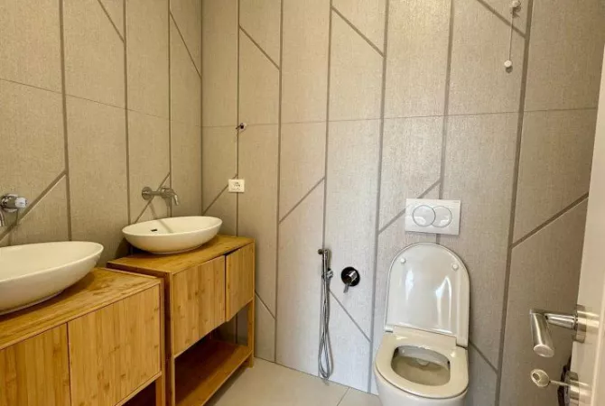 Jepet me qera apartament tek Lake View/1,850euro