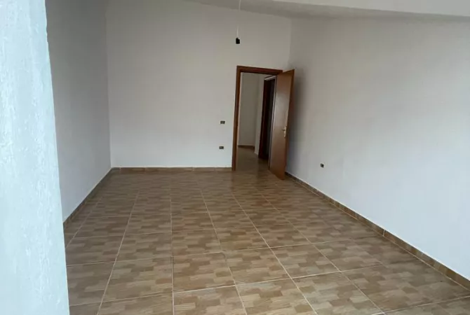 Shtepi ne shitje Apartament ne Tirane, 2+1, Mobilimi Bosh, pa mobiluar, Pagesa 170,000  Euro.