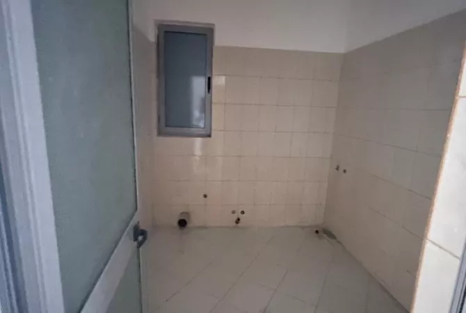 Shtepi ne shitje Apartament ne Tirane, 2+1, Mobilimi Bosh, pa mobiluar, Pagesa 170,000  Euro.