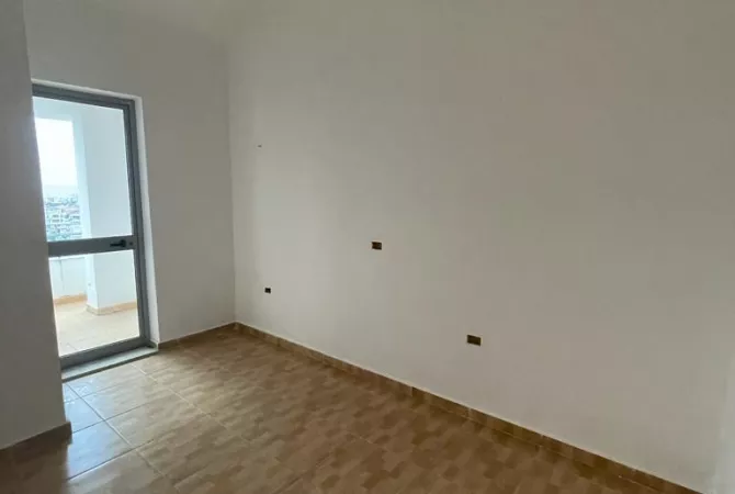 Shtepi ne shitje Apartament ne Tirane, 2+1, Mobilimi Bosh, pa mobiluar, Pagesa 170,000  Euro.