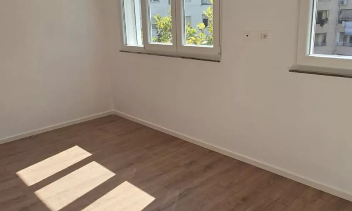 Appartamento in vendita a Tirana 1+1, Vuoto