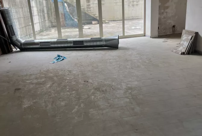 Shitet Ambient tek Liqeni i thate/1900 euro m2 