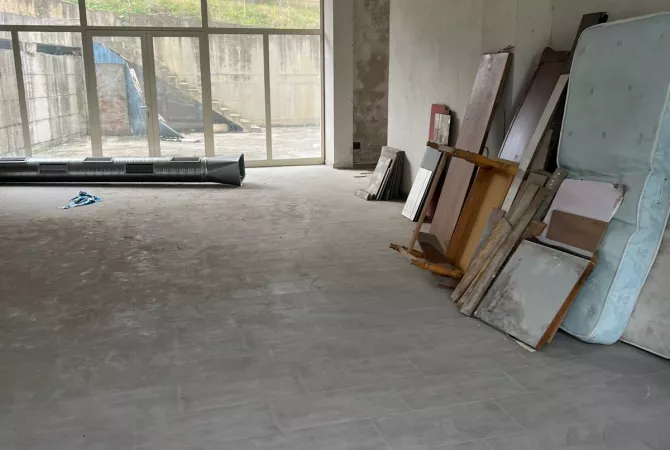 Shitet Ambient tek Liqeni i thate/1900 euro m2 