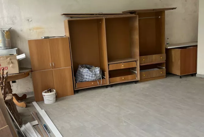 Shitet Ambient tek Liqeni i thate/1900 euro m2 