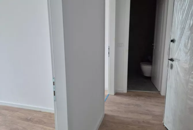 Jepet me qera ambjent per zyre 2+1+2 tek  Lake View/1700 euro