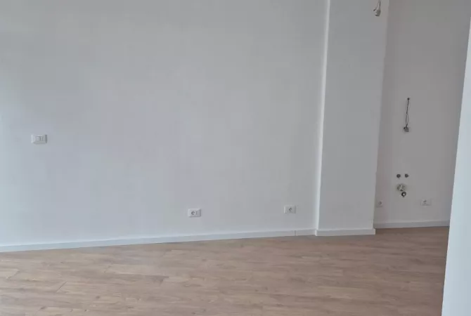 Jepet me qera ambjent per zyre 2+1+2 tek  Lake View/1700 euro