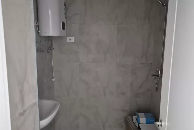 Jepet me qera ambjent per zyre 2+1+2 tek  Lake View/1700 euro