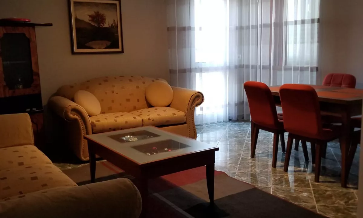 Shtepi me qera Apartament ne Tirane, 2+1, Mobilimi E mobiluar, Pagesa 600  Euro.