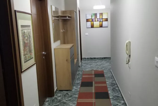 Shtepi me qera Apartament ne Tirane, 2+1, Mobilimi E mobiluar, Pagesa 600  Euro.