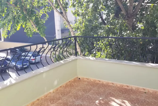 Shtepi me qera Apartament ne Tirane, 2+1, Mobilimi E mobiluar, Pagesa 600  Euro.