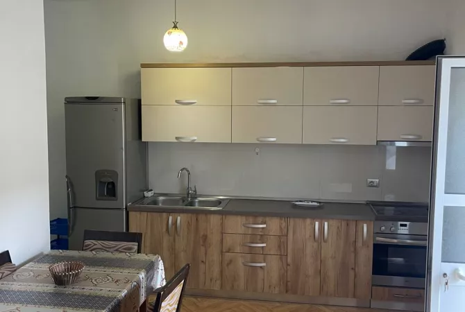 Appartamento in affitto a Tirana 2+1, Arredato