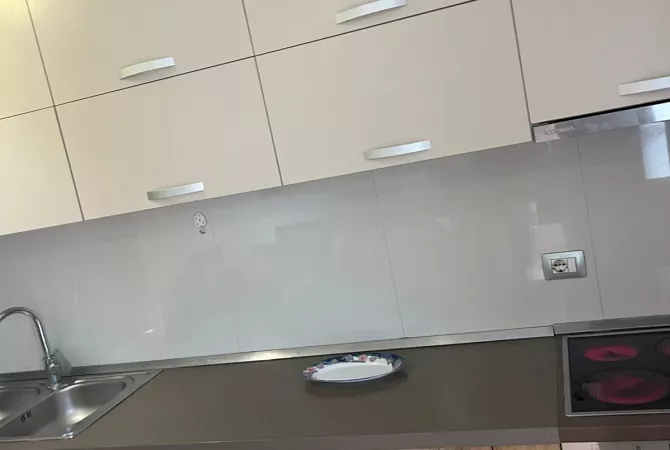 Appartamento in affitto a Tirana 2+1, Arredato