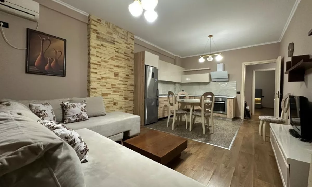 Shtepi ne shitje Apartament ne Tirane, 2+1, Mobilimi E mobiluar, Pagesa 143,000  Euro.